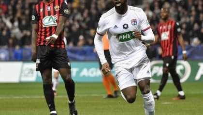  斯特拉斯堡vs尼斯爆发大规模冲突，多人染红被罚下  