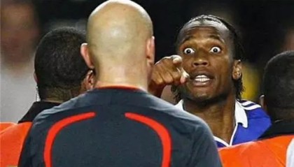  尼斯主帅赛后炮轰裁判，争议判罚引发舆论风波  