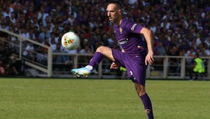  佛罗伦萨队长染红离场 十人应战惜败榜首  