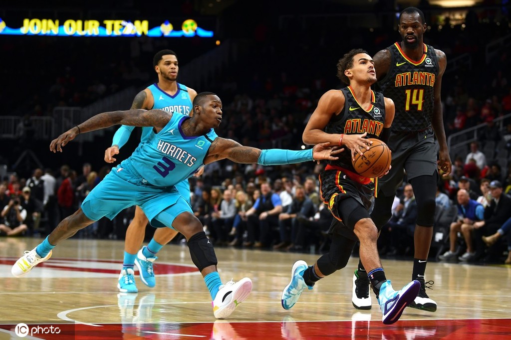  特雷杨52分老鹰加时胜黄蜂  