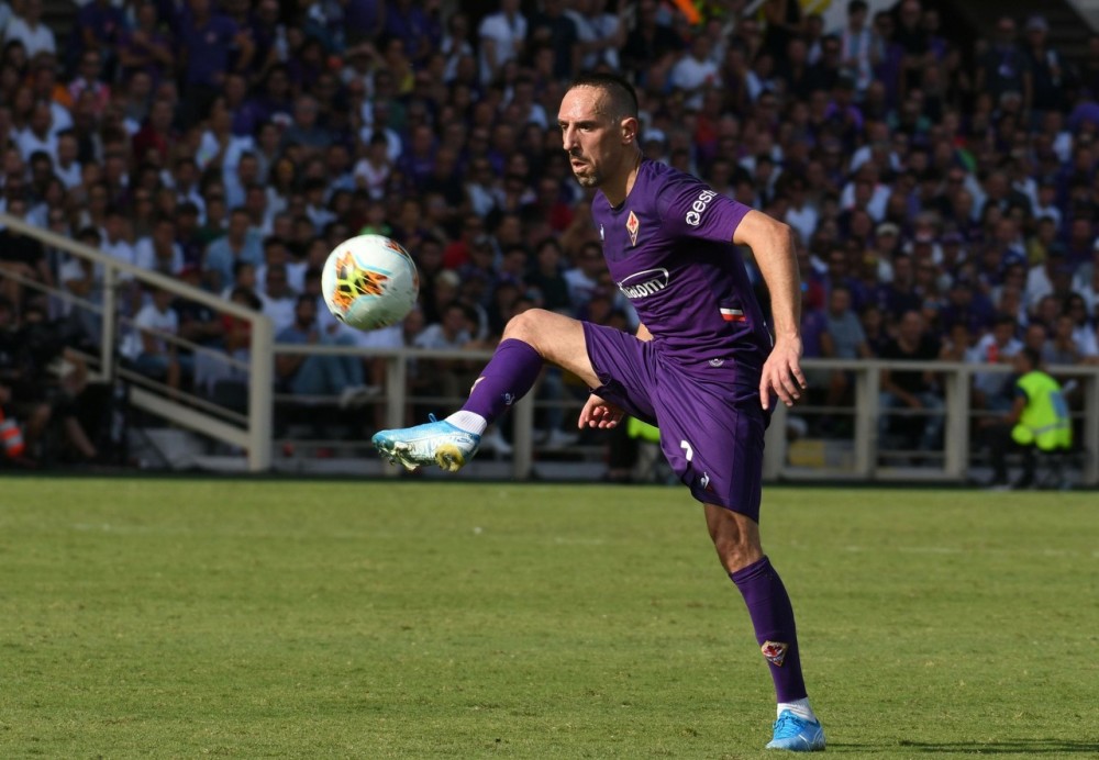  佛罗伦萨队长染红离场 十人应战惜败榜首  