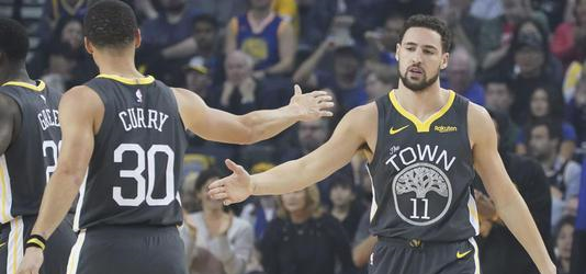  库里单节三分雨勇士主场大胜开拓者止连败颓势