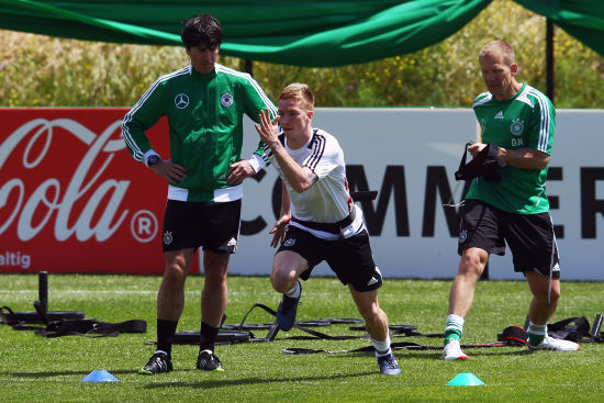  巴里主场龙威，撒丁岛德比战平卡利亚里