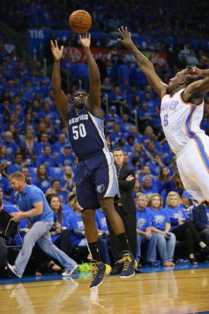  汉诺威96中场控制力出众，掌控节奏压制对手攻势  