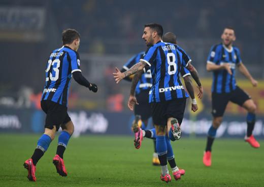  沃特福德，拖欠，工资，丑闻，发酵，球员，联名，抗议，高层  